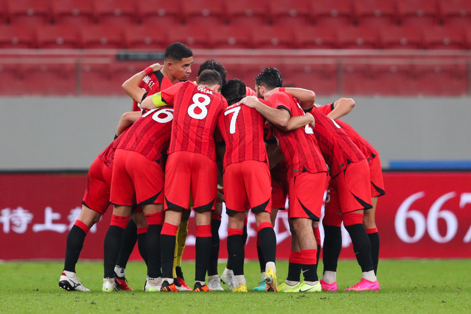 九游体育官网-在激烈对抗的比赛中,决定投篮命中率的因素是多方面的